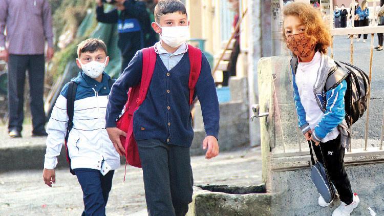 Okullarına kavuştular! Maskeli, mesafeli ama umutlu