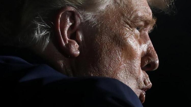 Covid teşhisi sornası ilk mitingini Florida'da yapan Trump, "Herkesi öpebilirim" dedi
