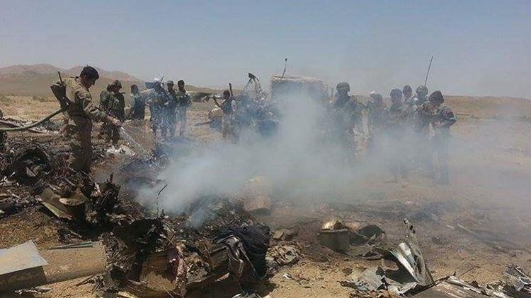 Afganistan'da 2 askeri helikopter düştü: 9 ölü