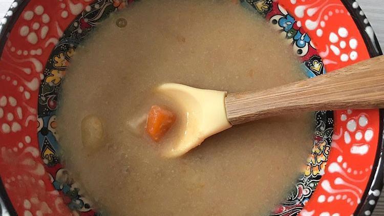 Minik gurmelerin ağzına layık nefis bir kereviz çorbası