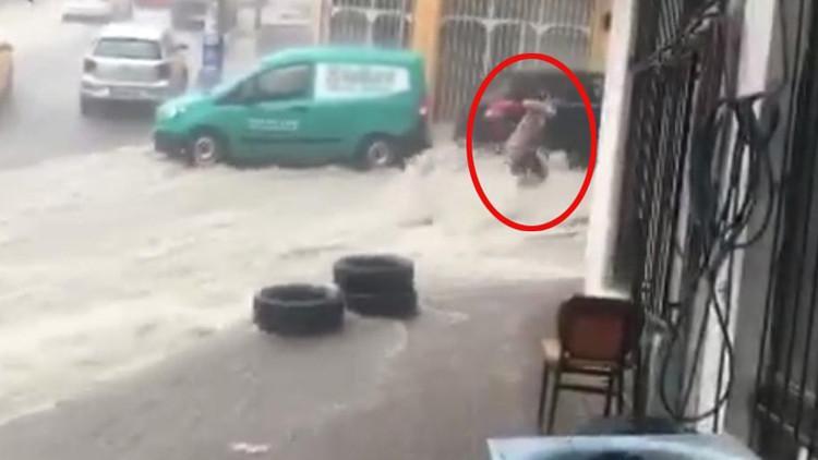 İzmir'de yağmur sularına kapılan kadın: Kendimi denizde sandım