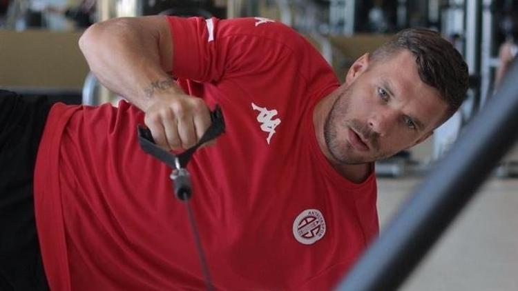 Antalyaspor’da Podolski ilk 11’e dönüyor