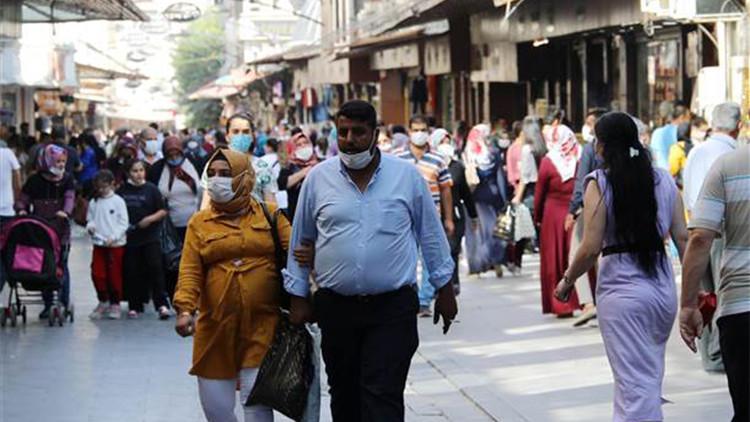 Gaziantep’te sosyal mesafe ve maske unutuldu