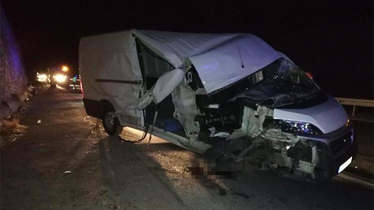 Traktör ile minibüs çarpıştı: 1 ölü, 1 yaralı
