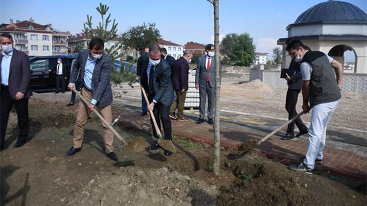İnegöl’de 52 fidan toprakla buluştu