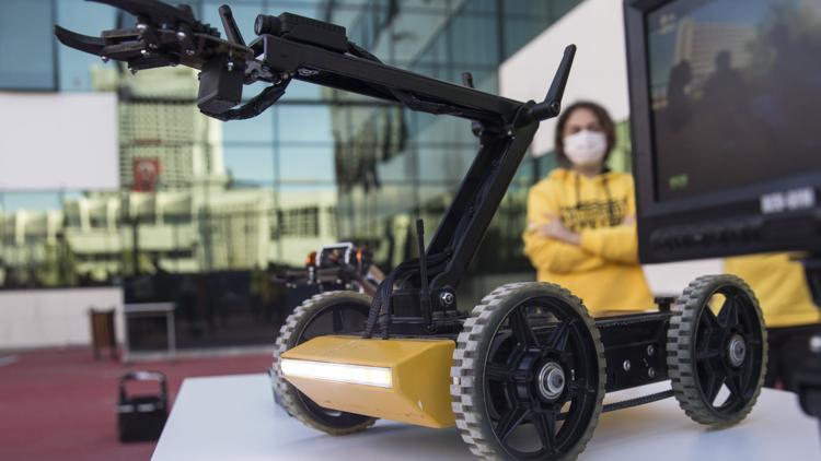 Lise öğrencileri bir araya geldi, bomba imha robotu geliştirdi