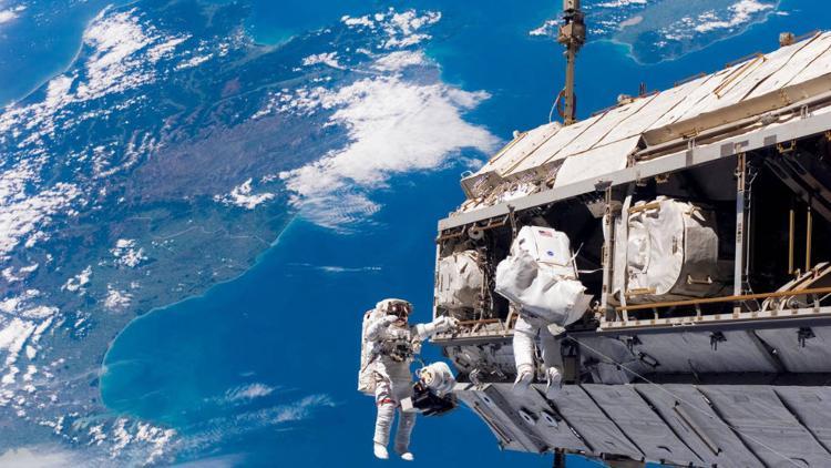 Rus kozmonotlar ve NASA astronotu rekor hızla ISS'e ulaştı