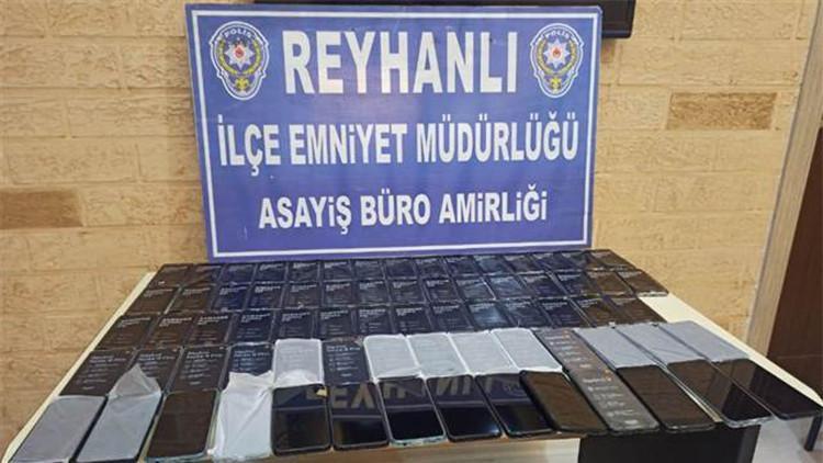 Hatay’da, gümrük kaçağı 72 cep telefonu ele geçirildi