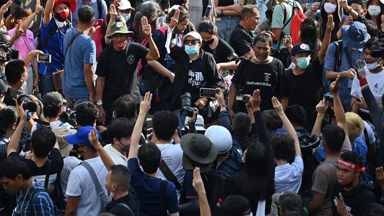 Bangkok'ta olağanüstü durum ilan edildi!