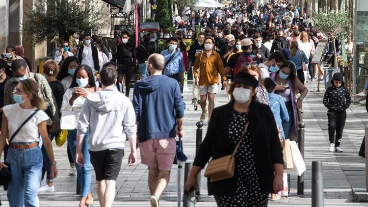 Bilim insanlarından 'Kovid-19'a karşı toplumsal bağışıklık yöntemi çok tehlikeli' uyarısı