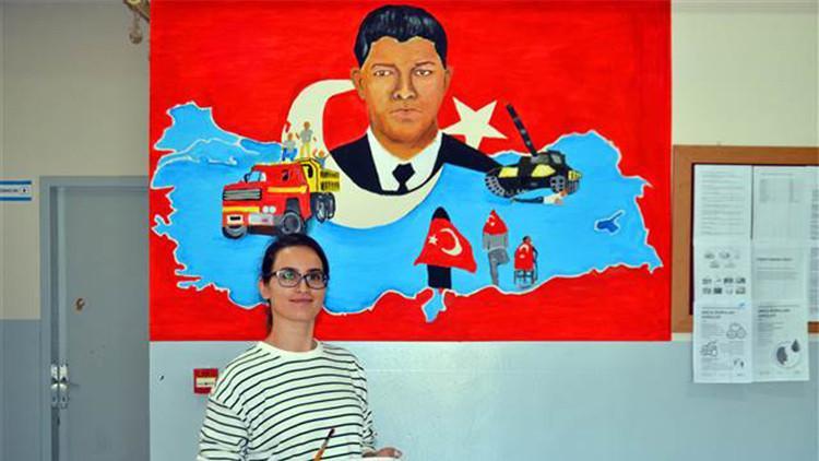Resim öğretmeni Burcu, okulun duvarlarını renklendirdi