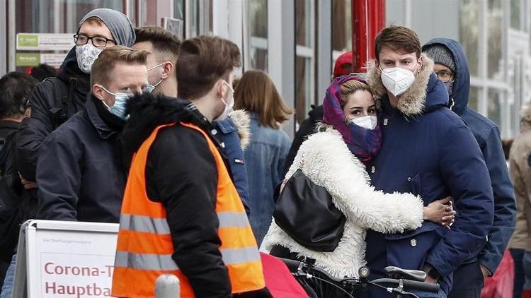 Almanya'da günlük Kovid-19 vaka sayısı ilk kez 7 bini geçti