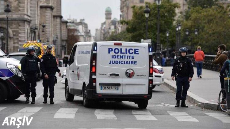 Paris'te korkunç olay! Başını keserek öldürdü
