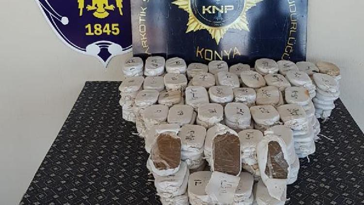Konya'da durdurulan iki otomobilde 58 kilo esrar ele geçirildi: 4 gözaltı