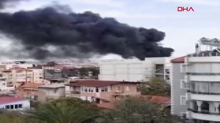 Son dakika haberler... İzmir'de mobilyacılar sitesinde korkutan yangın!