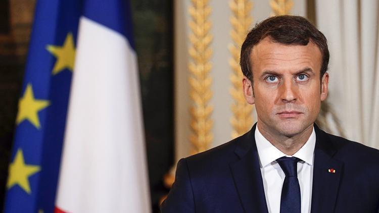 Paris'te Macron protestosu! 'Senden tüm kalbimle nefret ediyorum'