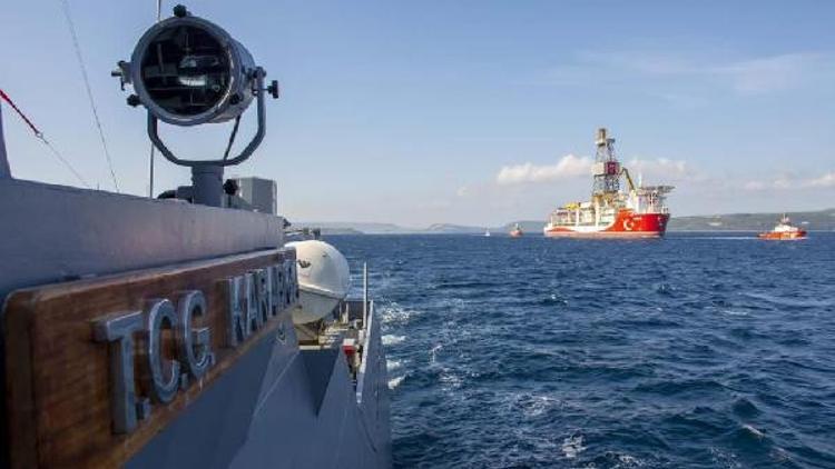 MSB: Kanuni'ye Deniz Kuvvetlerimize ait gemiler eşlik ediyor