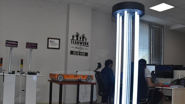 Koronavirüse karşı 'temassız' dezenfeksiyon robotu geliştirdiler