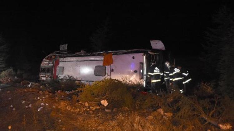 Eskişehir'de yolcu otobüsü devrildi: 3 yaralı