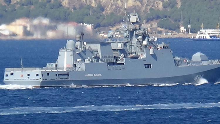 Rus Donanması'na ait 'Admiral Makarov', Çanakkale Boğazı'ndan geçti
