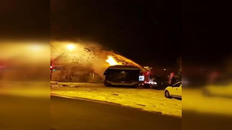 Beykoz'da özel halk otobüsü cayır cayır yandı