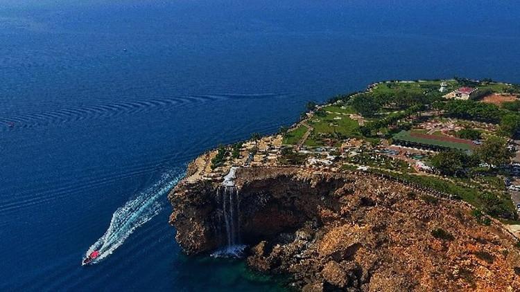 Antalya'da falezlerde can pazarı