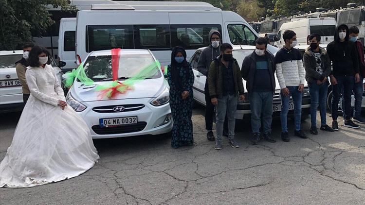 İnanılmaz taktik! Düğün konvoyu gibi süslemişler, böyle yakalandılar…