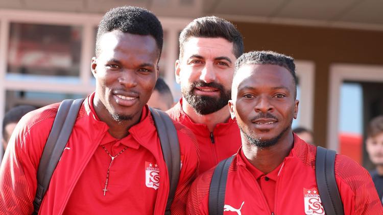 Sivasspor 2 eksikle Villarreal maçı için İspanya'ya hareket etti!