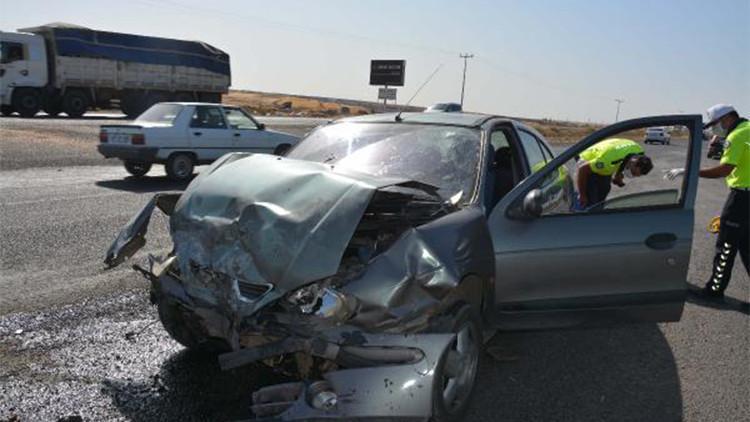 Siverek’te otomobiller çarpıştı: 3 yaralı