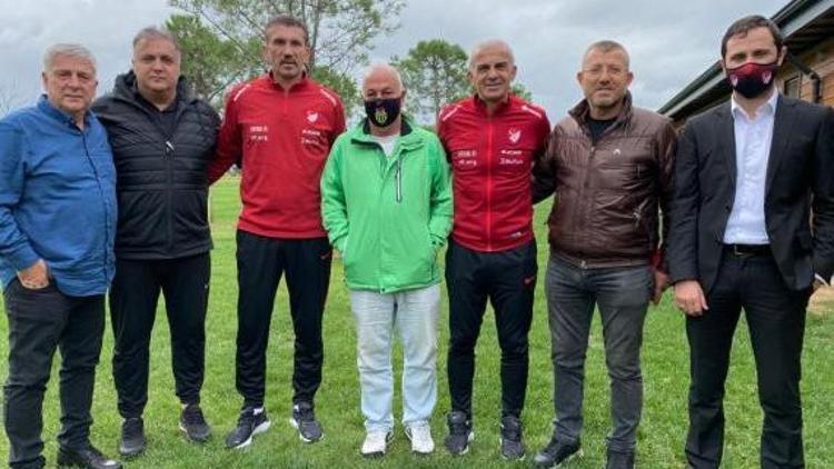 Oğuz Çetin ve Rüştü Reçber, kadın futbol kulüp temsilcileriyle bir arada!