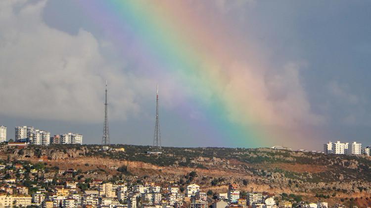 Antalya'da sağanak sonrası gökkuşağı oluştu