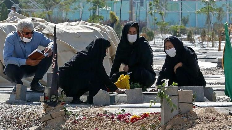 İran'da son 24 saatte 304 kişi Kovid-19'dan hayatını kaybetti