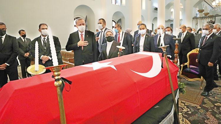Türkiye Ermenileri tarihinde bir ilk: Devletin zirvesi Esayan’ın cenaze törenindeydi