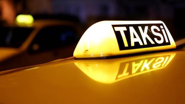 Taksiyi vermeyen babasını bıçaklayarak öldürdü