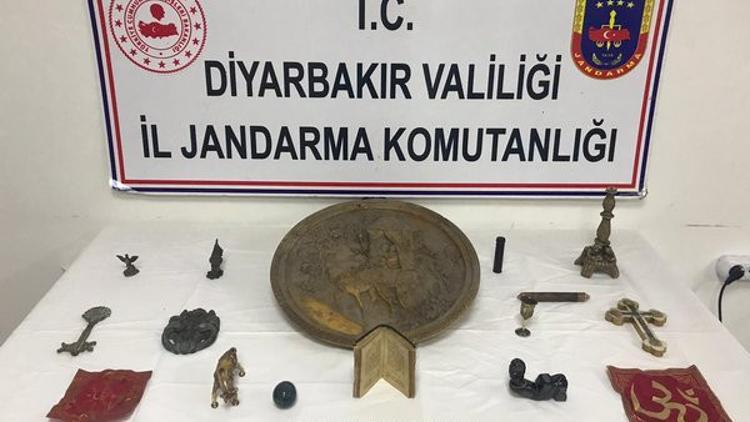 Tarihi eser kaçakçılarına suçüstü! 500 bin TL'ye...