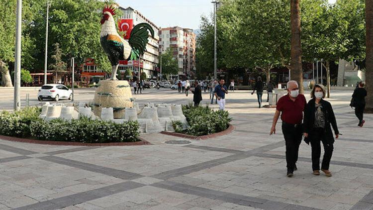 Tiryakiler Denizli'deki yasağı umursamadı!