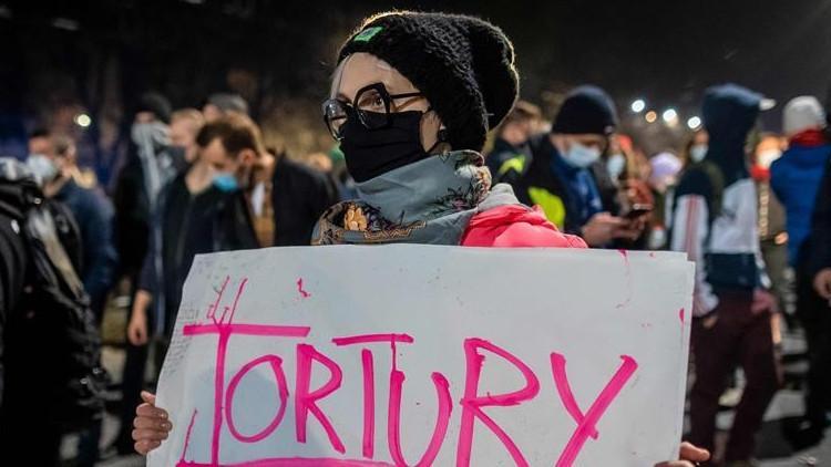 Polonya'da kürtaj yasağı sonrası protesto gösterileri yapılıyor