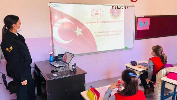 Çanakkale'de jandarma, öğrencileri Covid-19 karşı bilgilendirdi