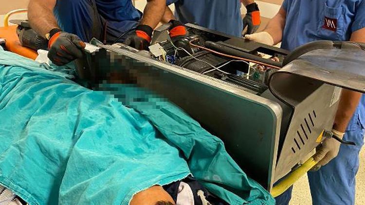 Elini kaptırdığı kıyma makinesi ile hastaneye getirildi