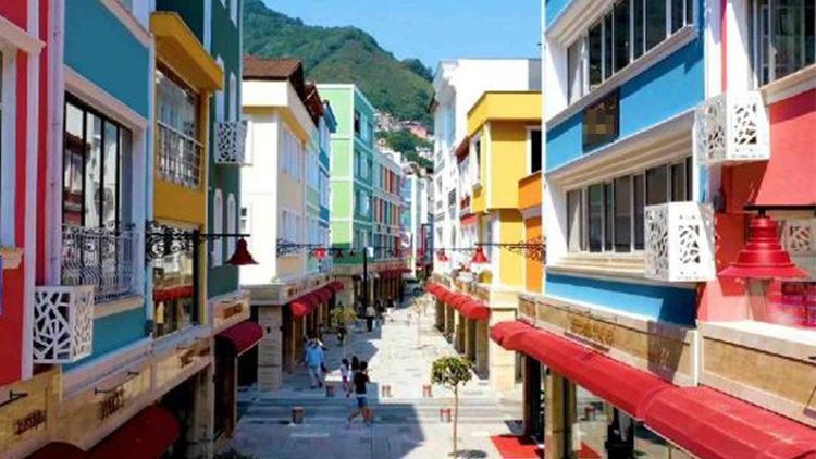 Bu cadde gökkuşağını andırıyor