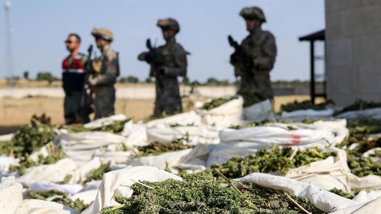 Diyarbakır'da 877 kilogram esrar ele geçirildi