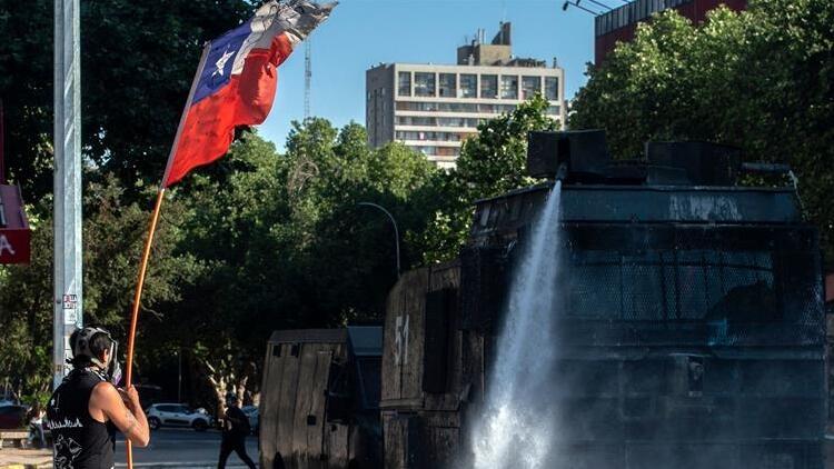 Şili tarihi referandum için yarın sandığa gidiyor
