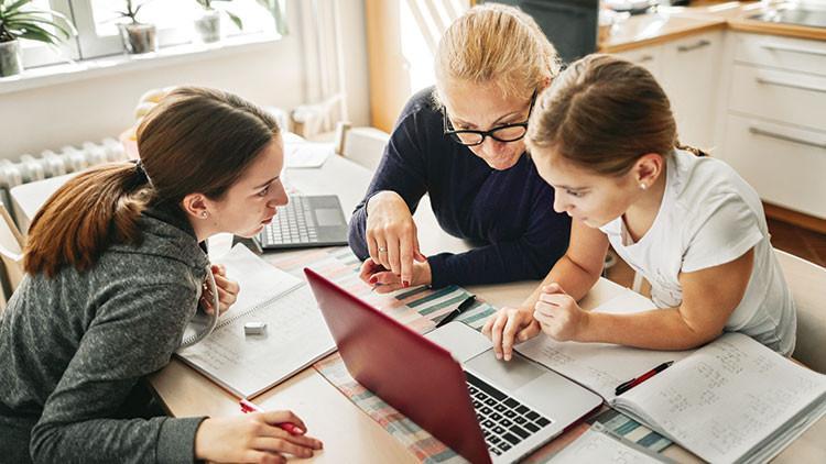 Ebeveynlerin ‘evde eğitim’le imtihanı... “Süreç çok zor ama sistem uzaktan devam etmeli”