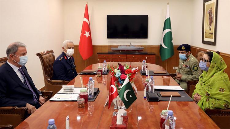 Milli Savunma Bakanı Akar’dan Pakistan'da önemli mesajlar