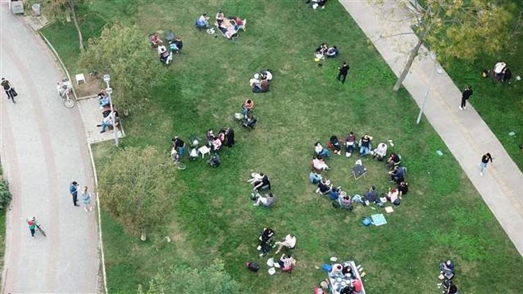 Kimse koronavirüs dinlemedi! Moda sahilinde yoğunluk