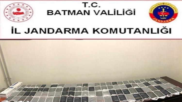 Batman'da 100 adet kaçak cep telefonu ele geçirildi
