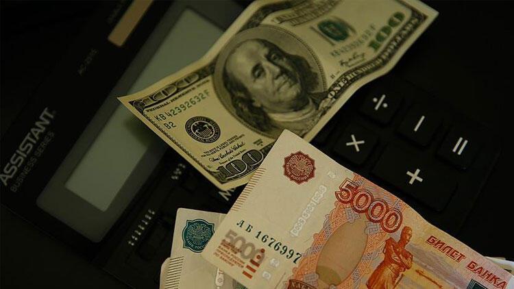 Bankalardan paralarını çekemediler Rus vatandaşların mevduatları 628 milyar dolara ulaştı