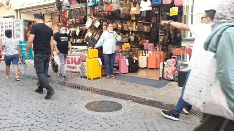 İzmir'de tarihi Kemeraltı Çarşısı'nda 'hanutçu' rahatsızlığı