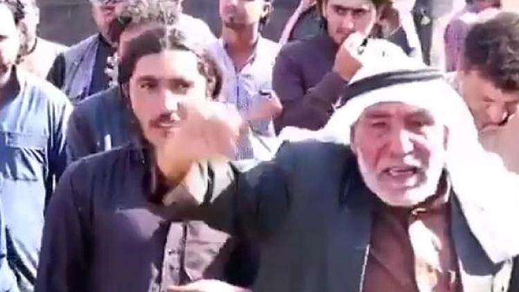 Suriye'de terör örgütü PKK işgali altındaki kasabada halk isyanı!