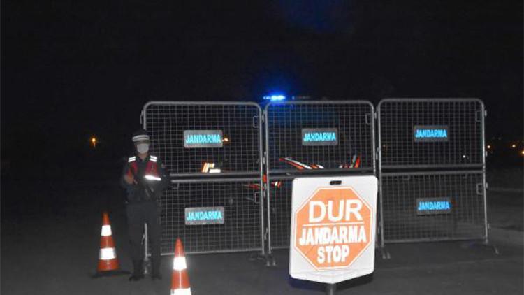 Kütahya’da karantinaya alınan mahalle giriş-çıkışlara kapatıldı